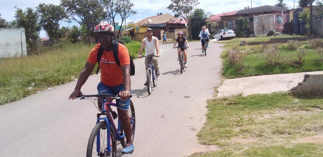 Хостел Authentic Bicycle Tours And Backpackers Совето Екстер'єр фото