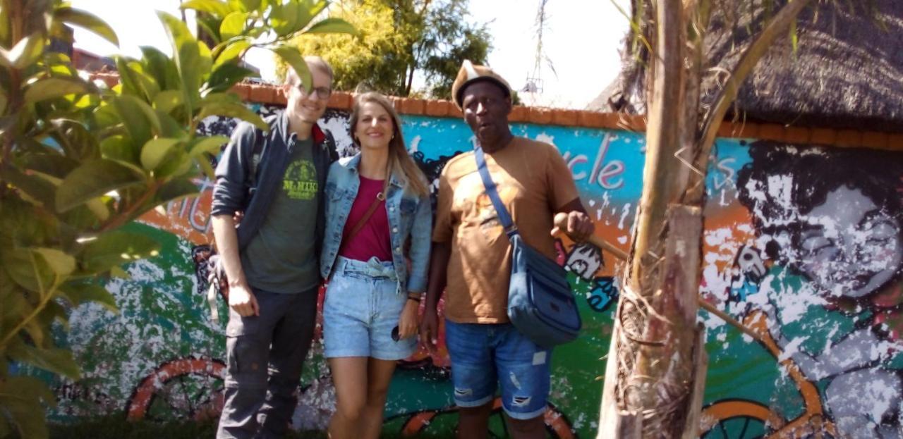Хостел Authentic Bicycle Tours And Backpackers Совето Екстер'єр фото