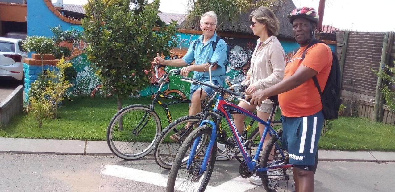 Хостел Authentic Bicycle Tours And Backpackers Совето Екстер'єр фото