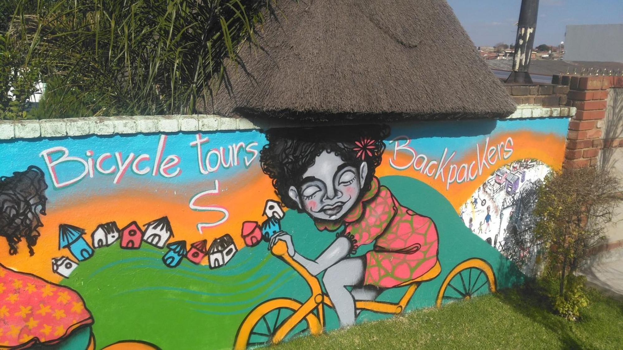 Хостел Authentic Bicycle Tours And Backpackers Совето Номер фото