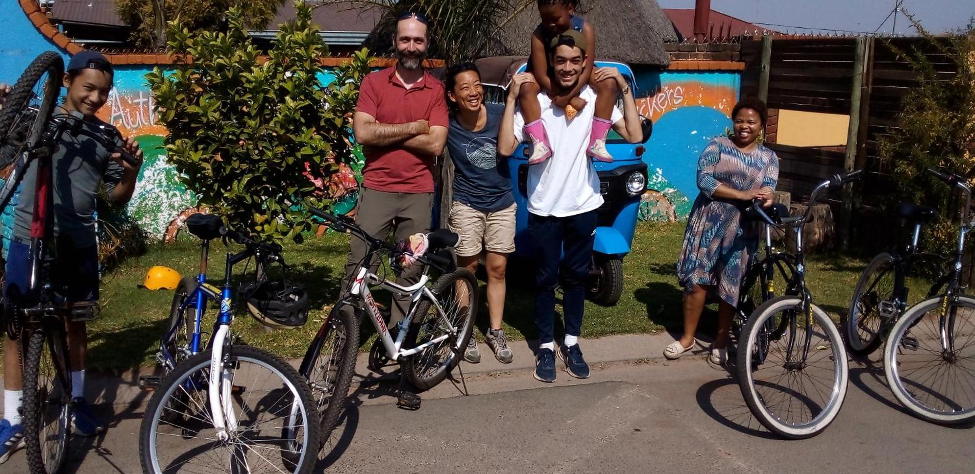 Хостел Authentic Bicycle Tours And Backpackers Совето Номер фото