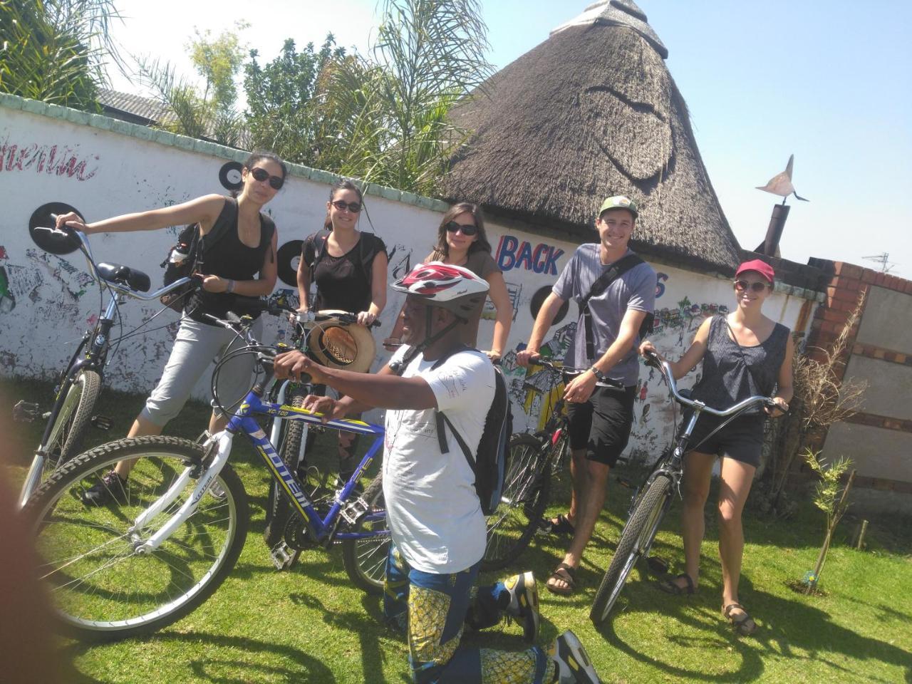 Хостел Authentic Bicycle Tours And Backpackers Совето Екстер'єр фото