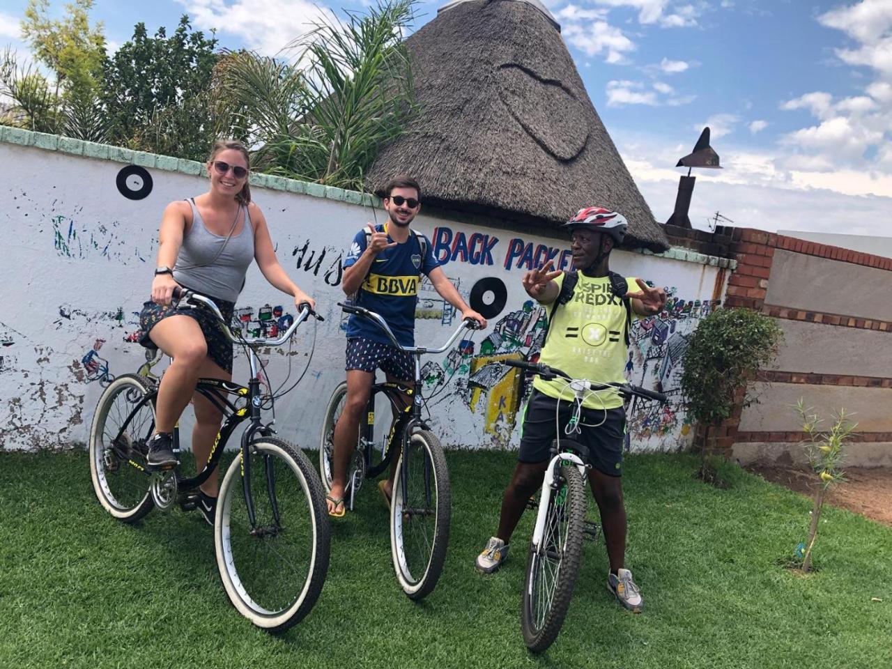 Хостел Authentic Bicycle Tours And Backpackers Совето Екстер'єр фото
