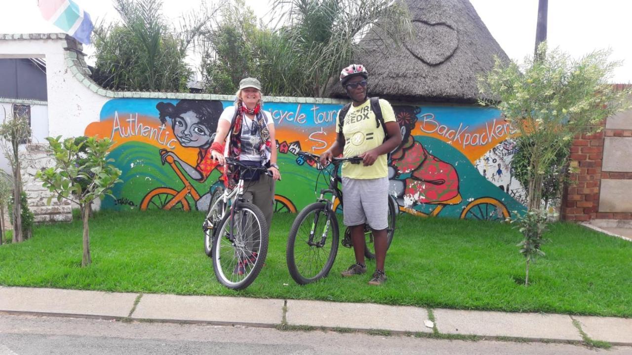 Хостел Authentic Bicycle Tours And Backpackers Совето Екстер'єр фото